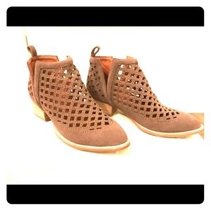 Jeffrey Campbell Taggart booties 7.5